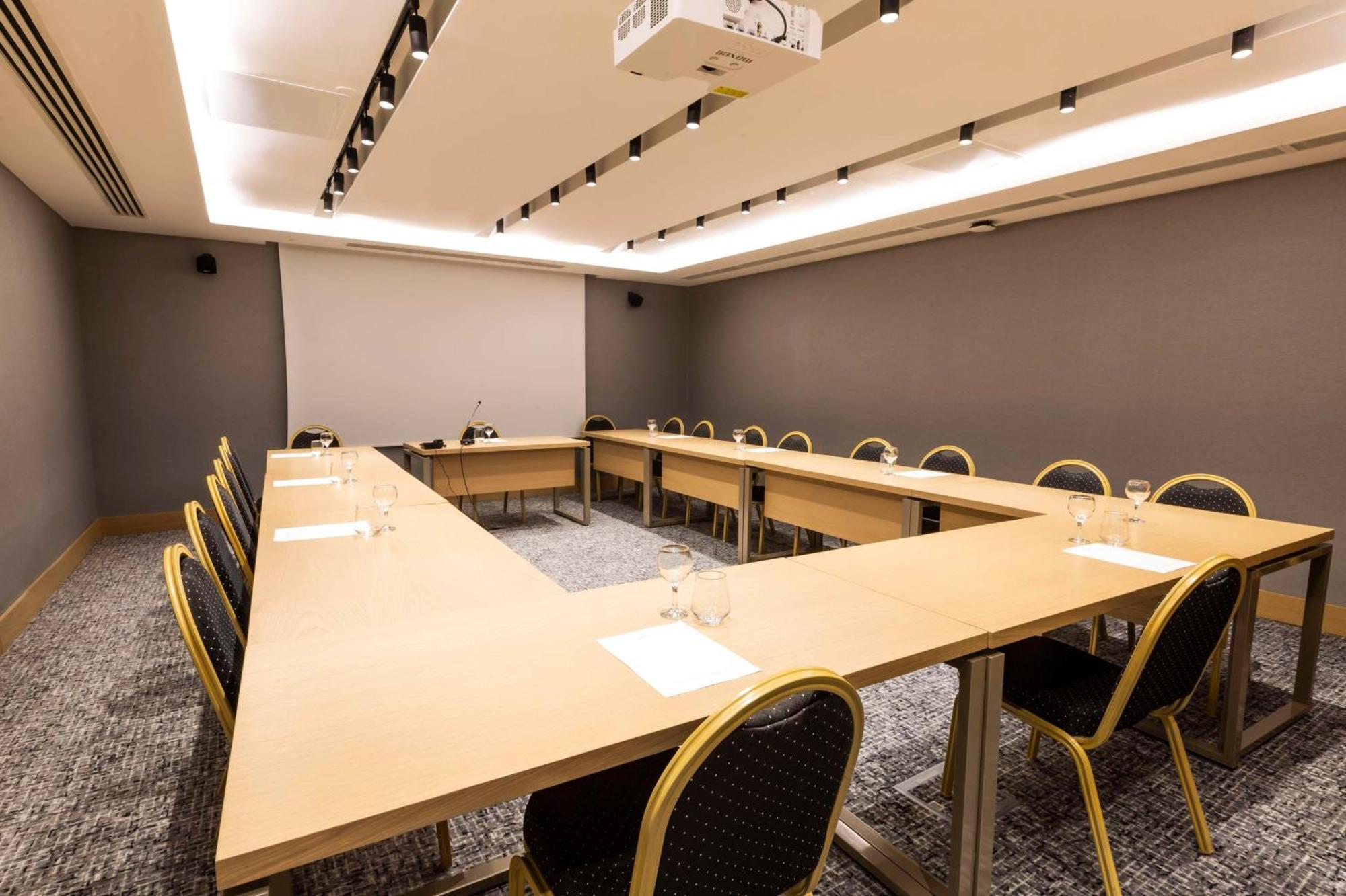 Radisson Hotel Istanbul Harbiye Esterno foto